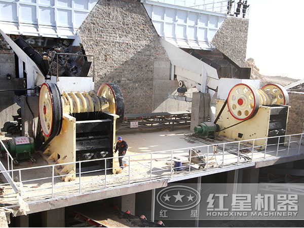 PE750*1060顎式破碎機生產現場