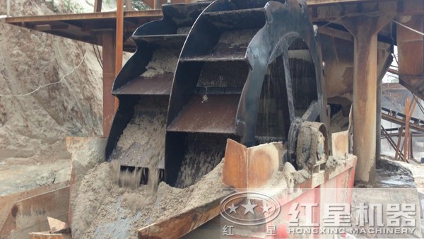 輪斗洗砂機洗沙現(xiàn)場