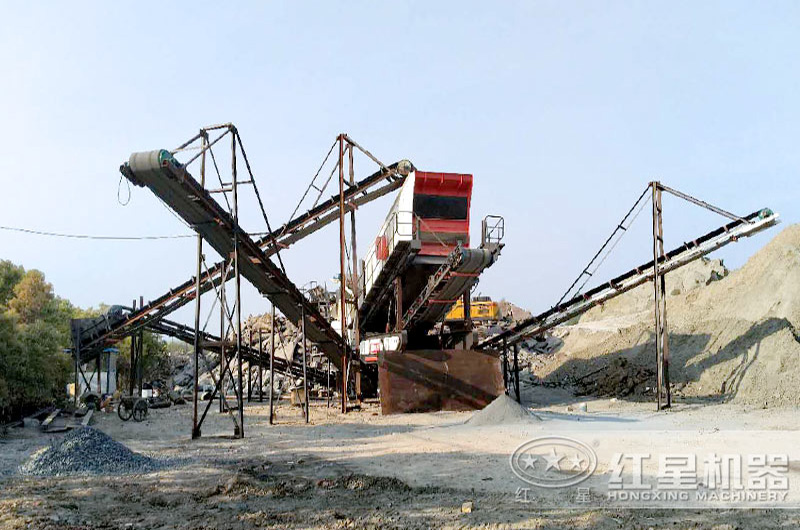 移動式破碎機粉碎混凝土路面建筑垃圾